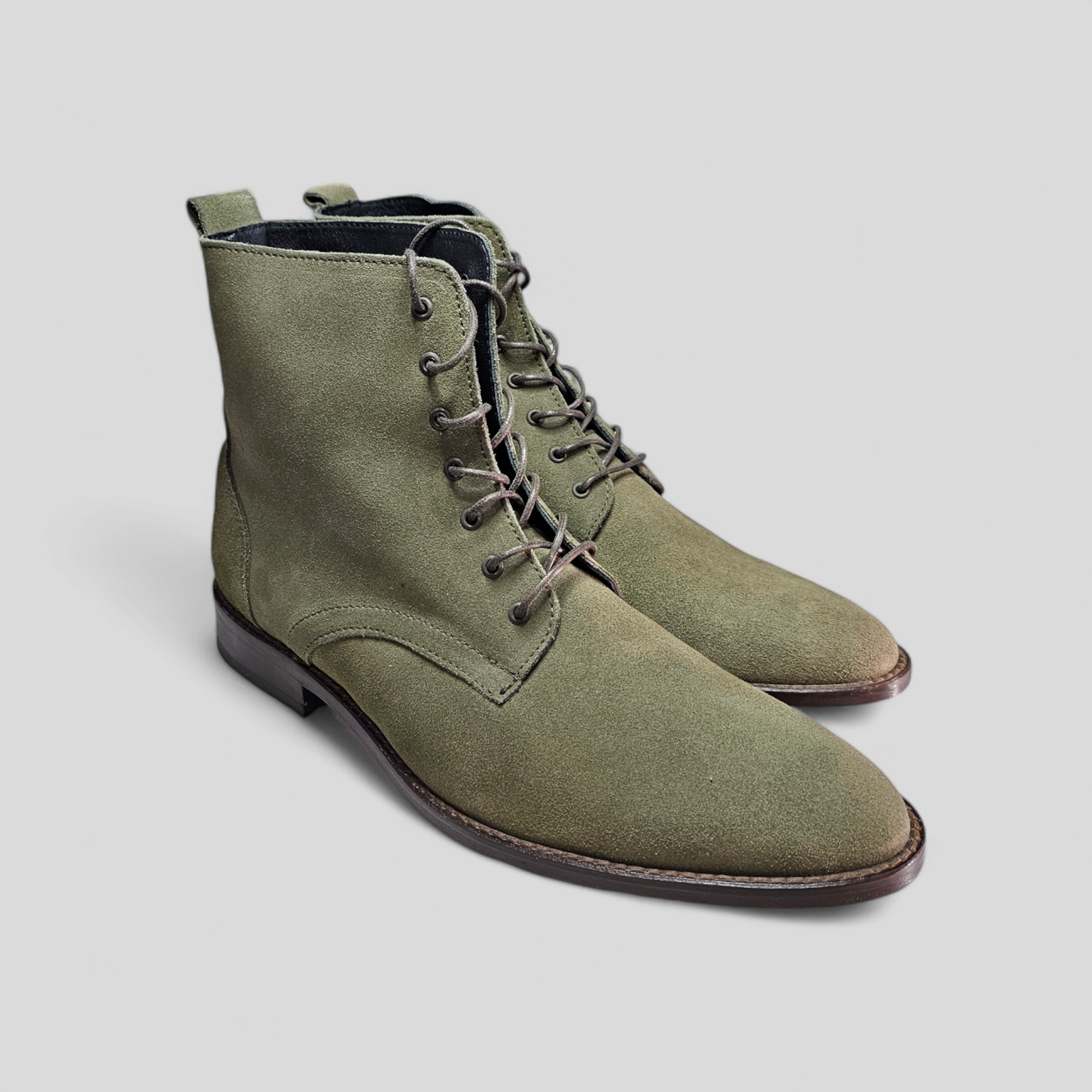 670 SUEDE MOSS